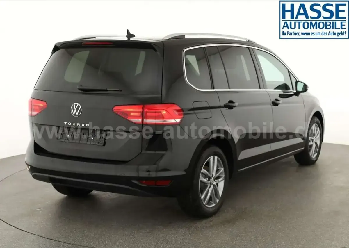 Neu VW Touran Comfortline 150 PS (110 kW) 2026 Grenadillschwarz meta... Van / Kleinbus