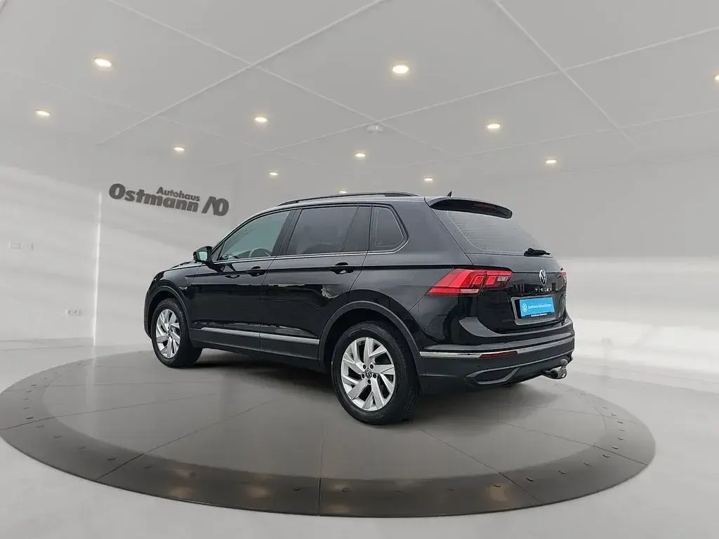 Gebraucht VW Tiguan Life 150 PS (110 kW) 2022 Schwarz SUV