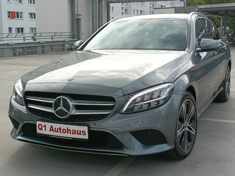 Grau Gebraucht 2020 Mercedes C300e Limousine | 22.590 € (Guter Preis) - Bild 1/4