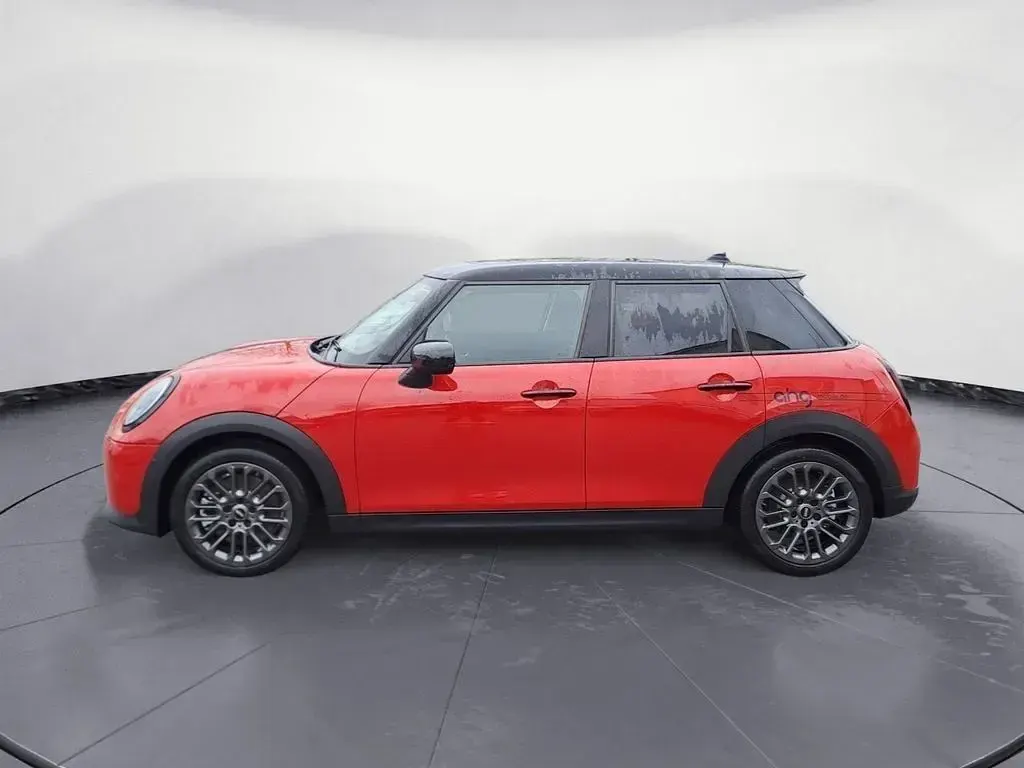 Nouă Mini Cooper S Classic 204 CP (150 kW) 2026 Roșu Hatchback