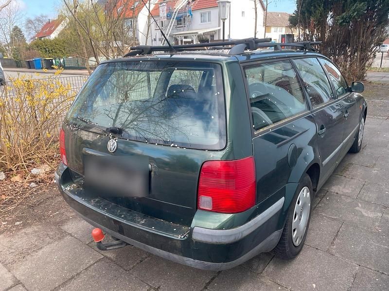 Gebraucht VW Passat 125 PS (91 kW) 1998 Grün Kombi