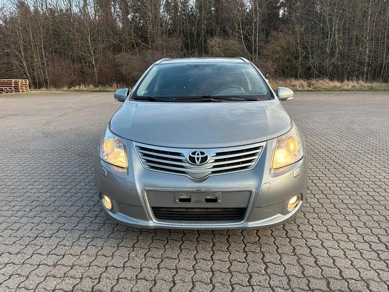 Gebraucht Toyota Avensis 147 PS (108 kW) 2009 Silber Kombi