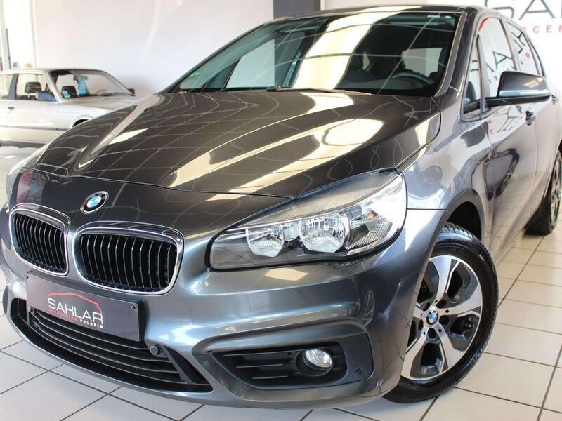 Grau Gebraucht 2016 BMW 220 Advantage Van / Kleinbus | 11.499 € (Guter Preis) - Bild 1/4