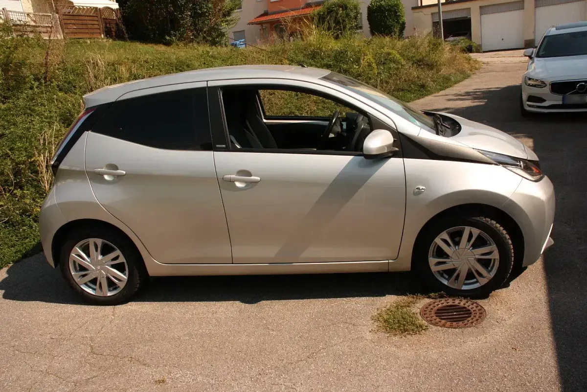 Gebraucht Toyota Aygo Style 69 PS (50 kW) 2016 Silber Kleinwagen