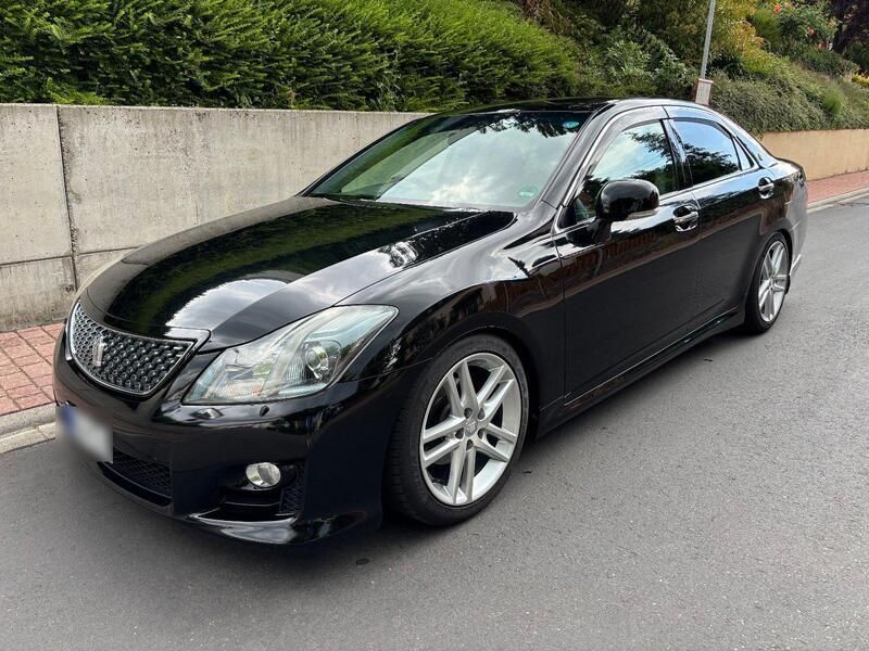Schwarz Gebraucht 2009 Toyota Crown Limousine | 15.800 € - Bild 1/4
