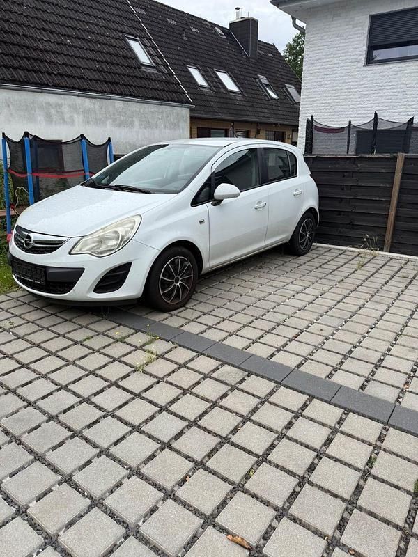 Weiß Gebraucht 2012 Opel Corsa Edition Kleinwagen | 2.999 € (Fairer Preis) - Bild 1/4