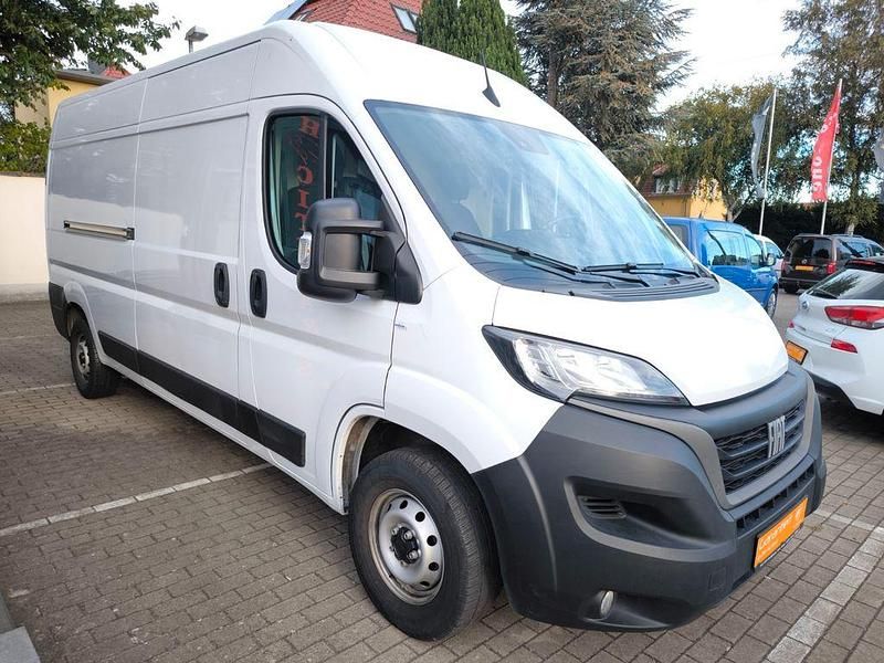 Weiß Gebraucht 2023 Fiat Ducato Van | 24.790 € (Guter Preis) - Bild 1/4