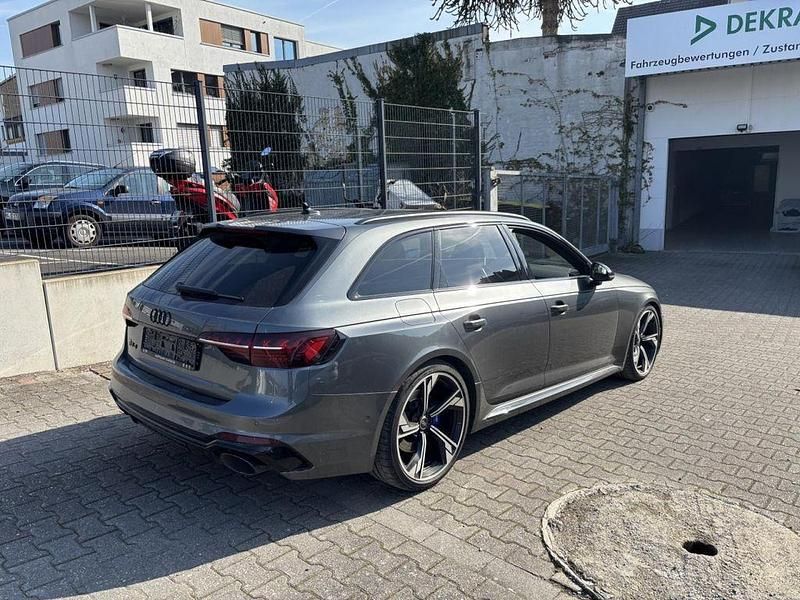 Gebraucht Audi RS4 Ambiente 450 PS (330 kW) 2023 Daytonagrau perleffekt (metallic) Kombi