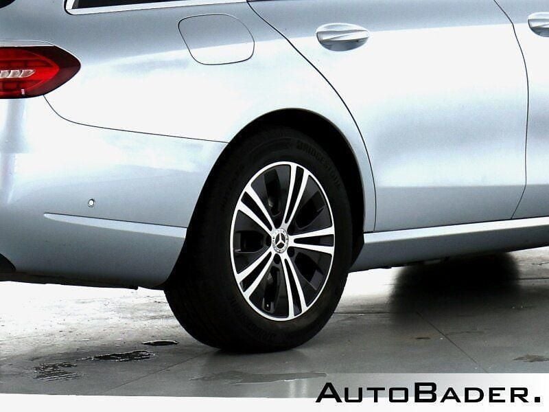 Gebraucht Mercedes E220 Avantgarde 200 PS (147 kW) 2022 Silber Limousine