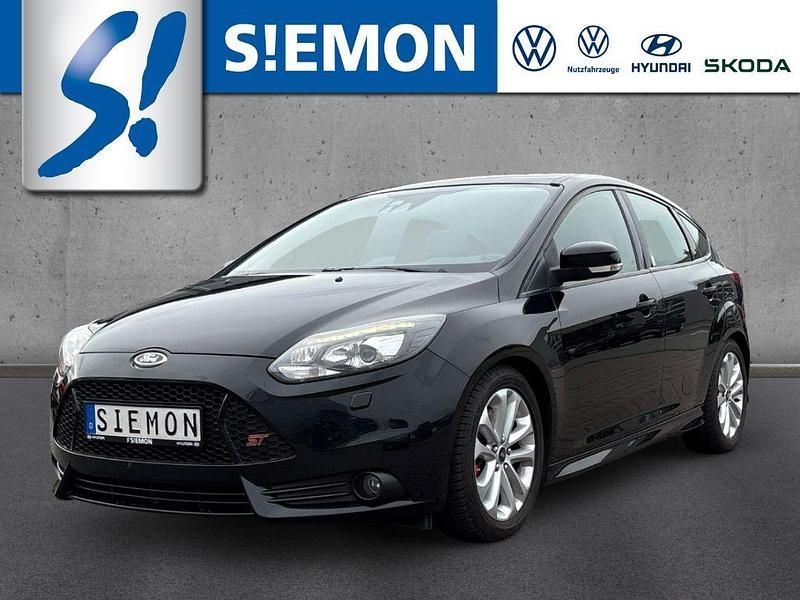 Schwarz Gebraucht 2014 Ford Focus ST Limousine | 11.930 € (Etwas zu teuer) - Bild 1/4