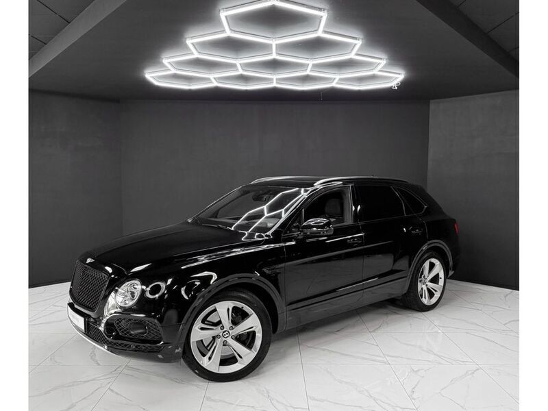 Schwarz Gebraucht 2018 Bentley Bentayga SUV | 109.900 € (Etwas zu teuer) - Bild 1/4