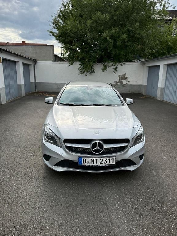 Silber Gebraucht 2014 Mercedes CLA180 Urban Limousine | 11.800 € (Fairer Preis) - Bild 1/4