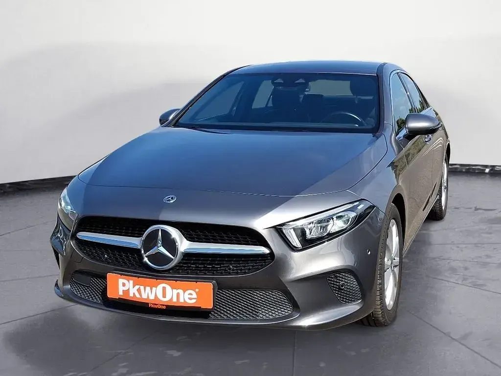 Gebraucht Mercedes A200 Progressive 163 PS (119 kW) 2021 Limousine