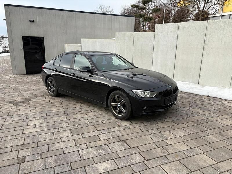 Gebraucht BMW 320 183 PS (134 kW) 2013 Schwarz Limousine