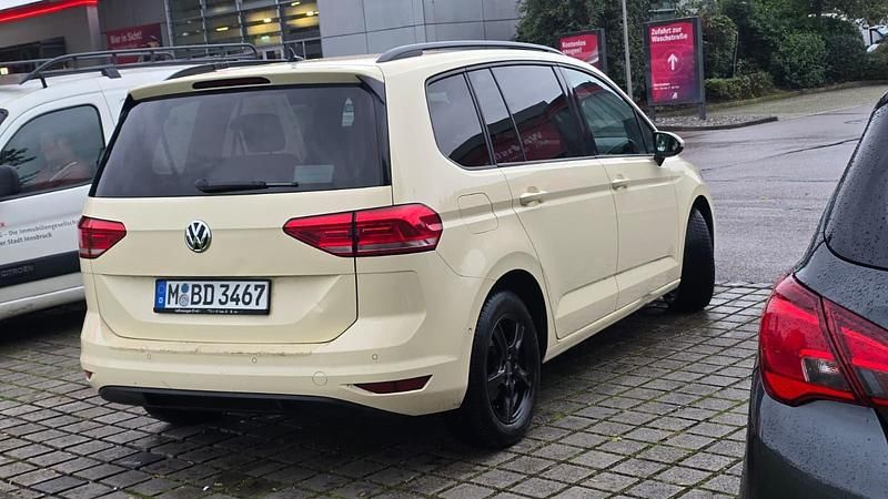 Gebraucht VW Touran 116 PS (85 kW) 2019 Gelb Van / Kleinbus