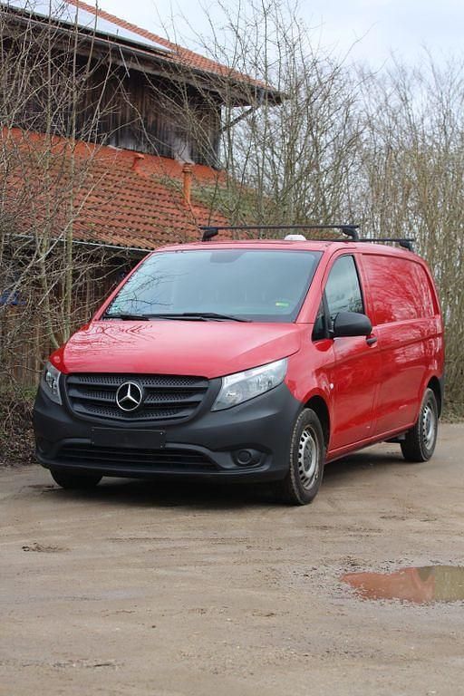 Second-hand Mercedes Vito 88 CP (64 kW) 2015 Roșu Van