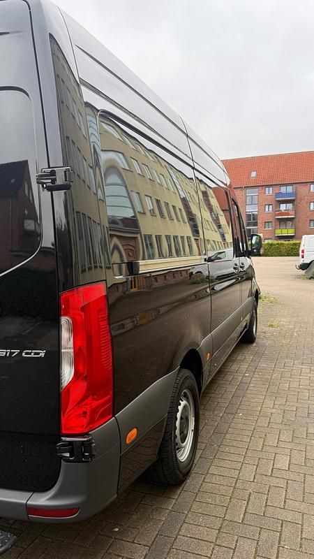 Gebraucht Mercedes Sprinter 170 PS (125 kW) 2024 Schwarz Van