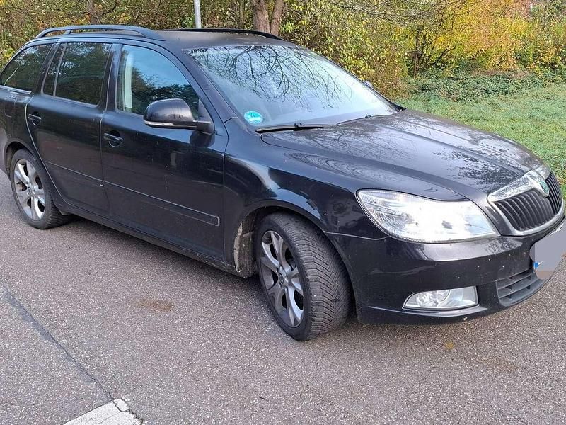 Schwarz Gebraucht 2010 Skoda Octavia Kombi | 5.200 € (Guter Preis) - Bild 1/4