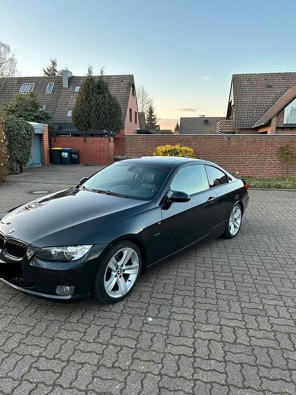 Gebraucht BMW 325 218 PS (160 kW) 2008 Schwarz Coupé