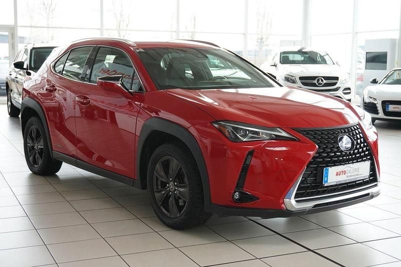 Gebraucht Lexus UX 250h 178 PS (130 kW) 2019 Solid red SUV