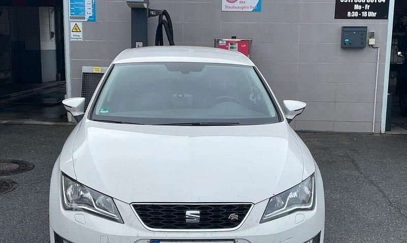 Weiß Gebraucht 2015 Seat Leon ST FR Kombi | 10.990 € (Guter Preis) - Bild 1/4