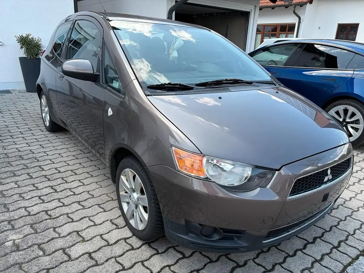 Gebraucht Mitsubishi Colt 95 PS (69 kW) 2011 Braun Kleinwagen