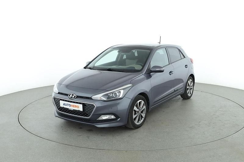 Grau Gebraucht 2015 Hyundai i20 Style Limousine | 9.170 € (Fairer Preis) - Bild 1/3