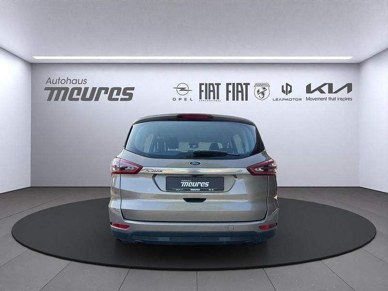 Gebraucht Ford S-MAX Titanium 165 PS (121 kW) 2019 Silber Van / Kleinbus