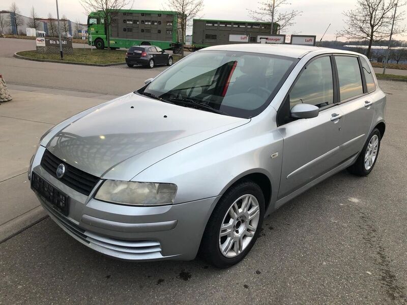 Silber Gebraucht 2005 Fiat Stilo Dynamic Limousine | 980 € (Fairer Preis) - Bild 1/4