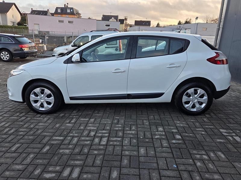 Gebraucht Renault Mégane Authentique 101 PS (74 kW) 2009 Weiß Limousine