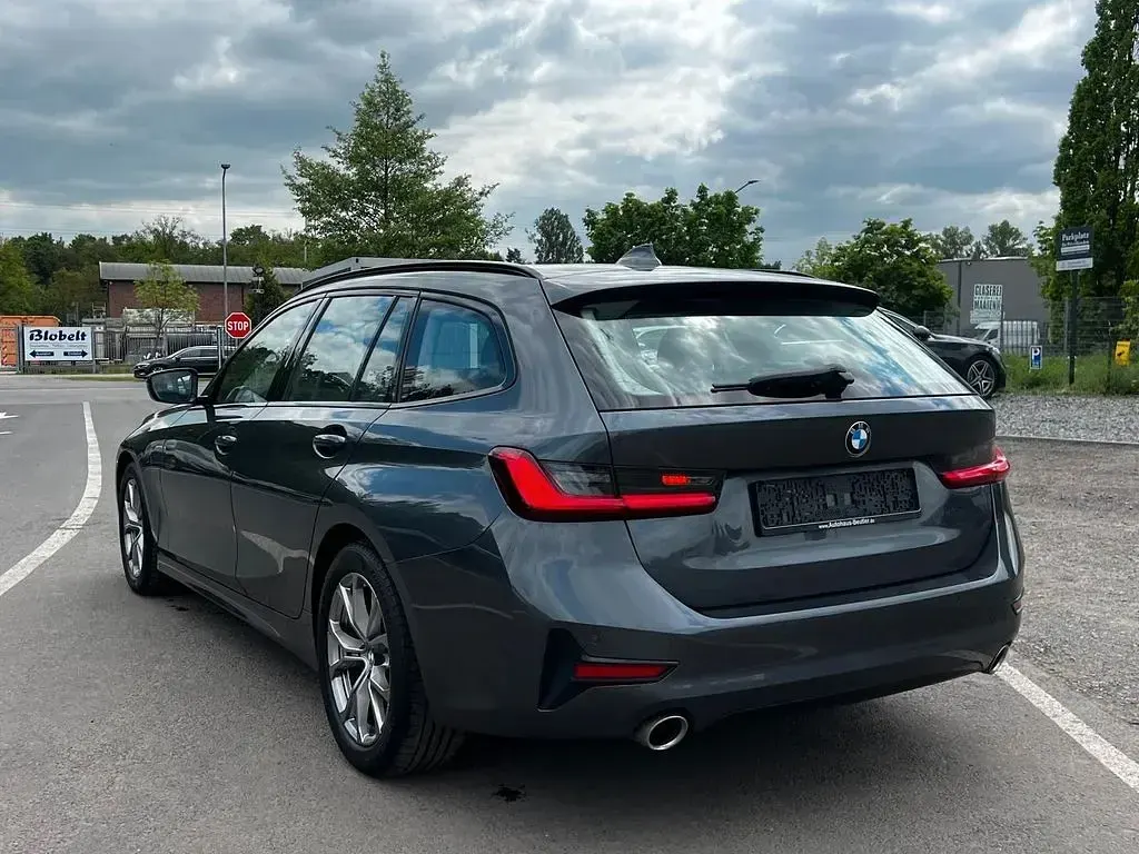 Gebraucht BMW 320 Sport Line 190 PS (139 kW) 2021 Grau Kombi