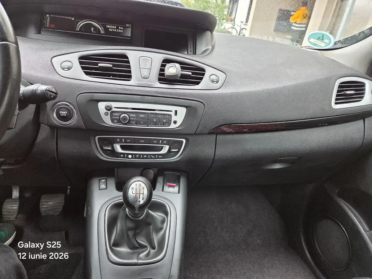 Gebraucht Renault Scénic III Bose Edition 110 PS (80 kW) 2013 Schwarz Van / Kleinbus