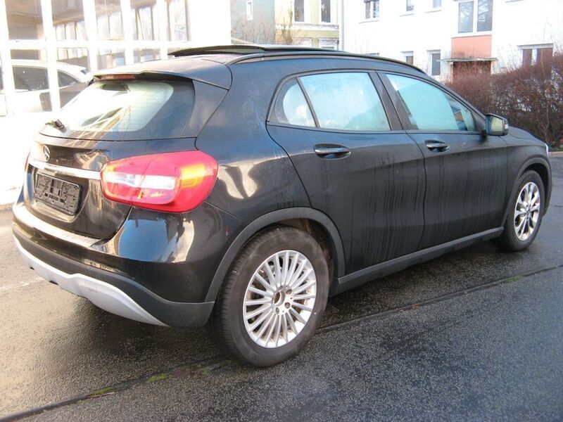 Gebraucht Mercedes GLA200 136 PS (100 kW) 2018 Schwarz SUV