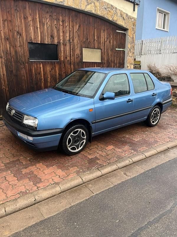 Blau Gebraucht 1992 VW Vento Limousine | 1.400 € - Bild 1/4