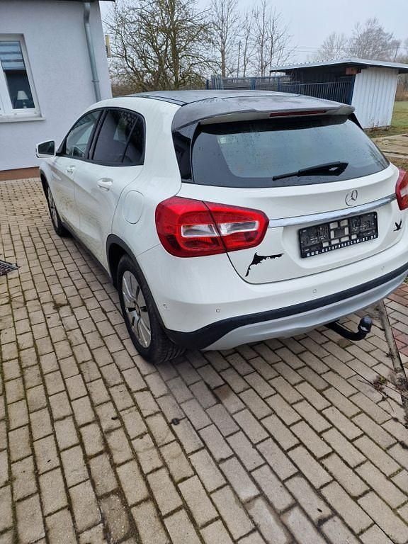 Gebraucht Mercedes GLA200 136 PS (100 kW) 2014 Weiß SUV