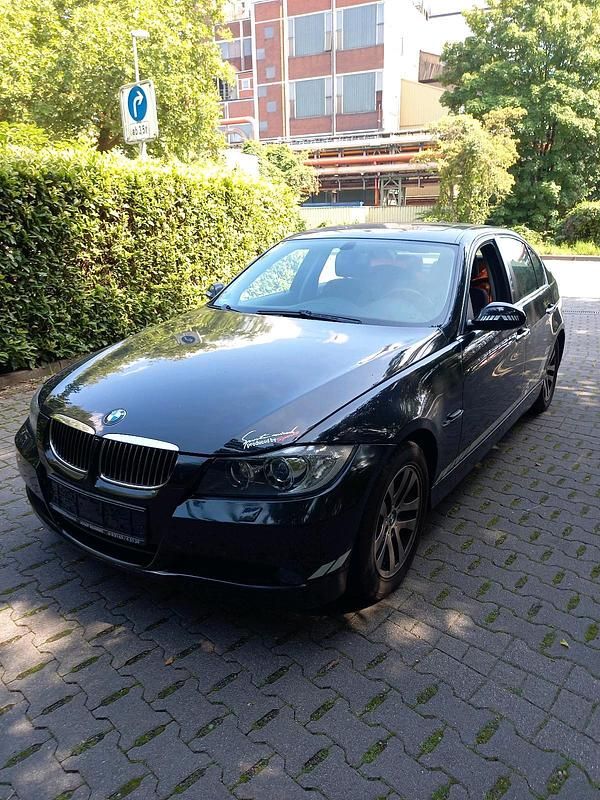 Schwarz Gebraucht 2006 BMW 325 Limousine | 3.200 € - Bild 1/4