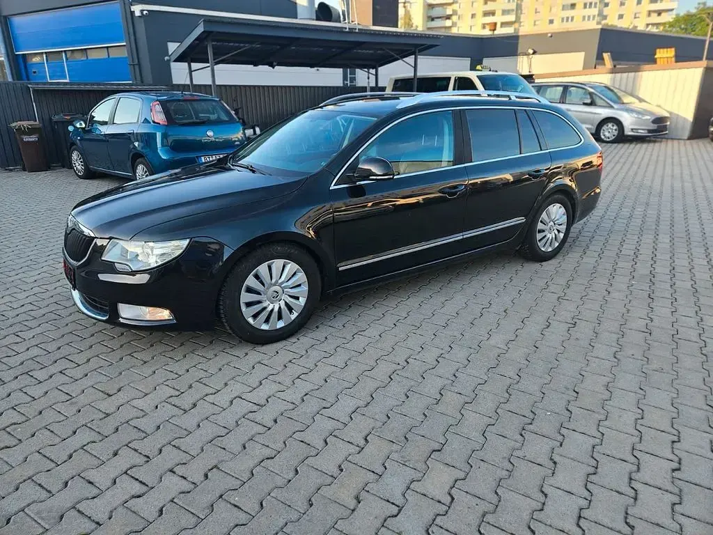 Gebraucht Skoda Superb Elegance 140 PS (102 kW) 2011 Schwarz Kombi