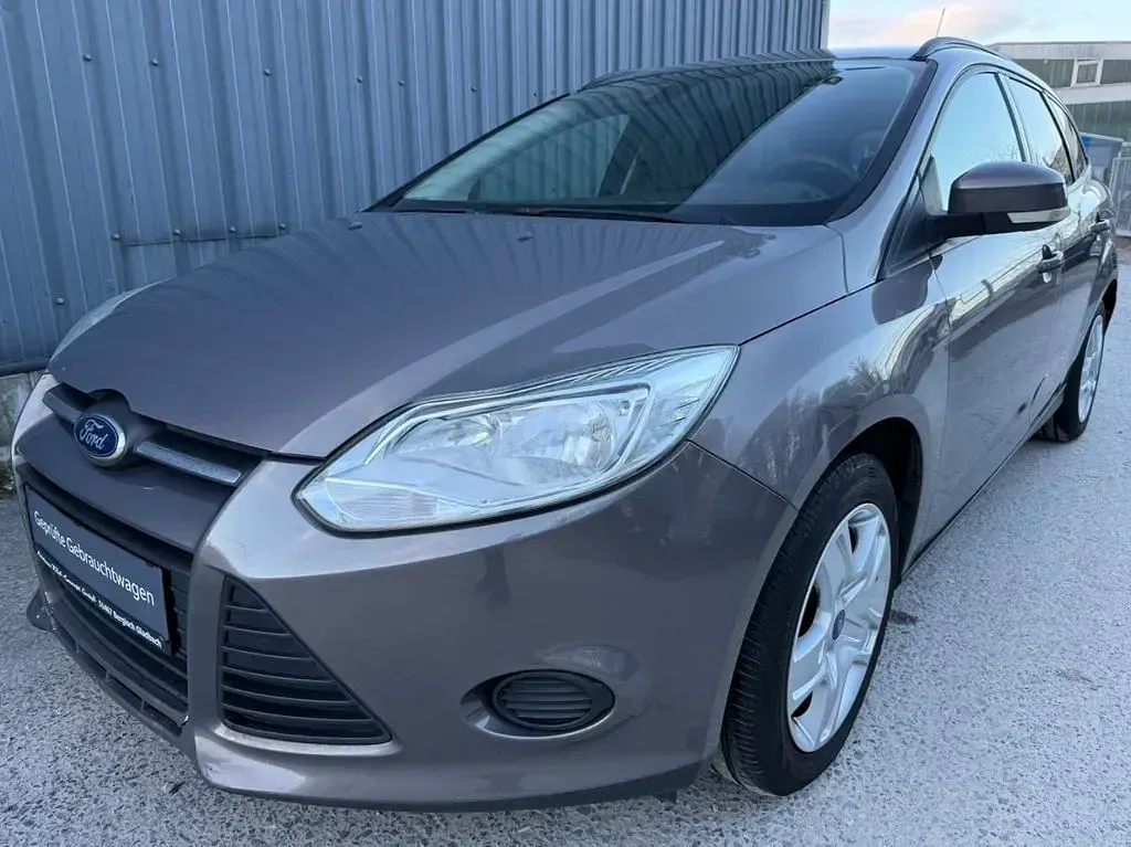 Gebraucht Ford Focus Trend 101 PS (74 kW) 2013 Braun Kombi