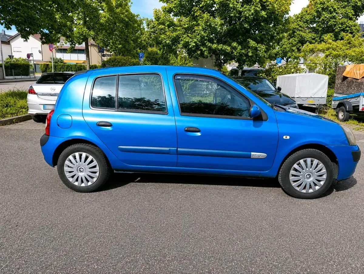 Gebraucht Renault Clio 75 PS (55 kW) 2003 Blau Kleinwagen