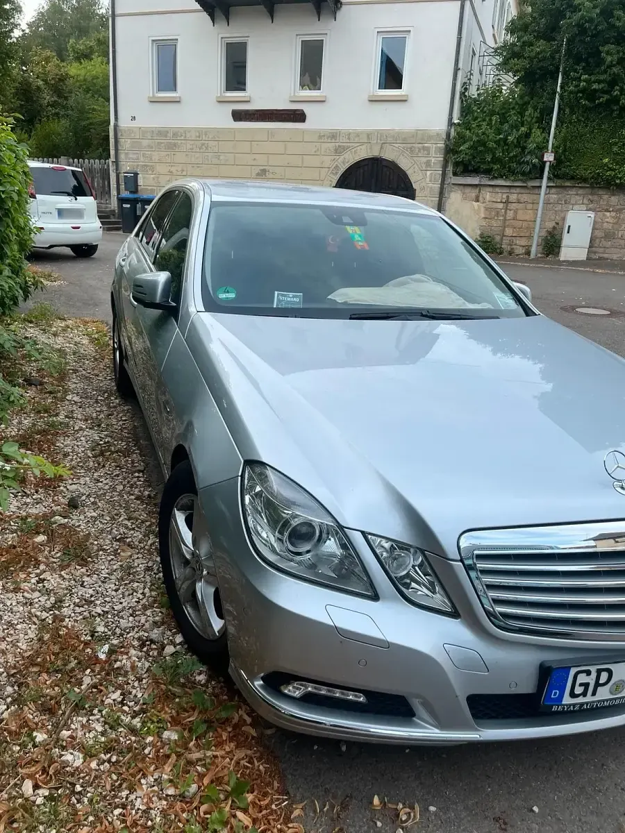 Gebraucht Mercedes E250 Avantgarde 205 PS (150 kW) 2010 Grau Limousine