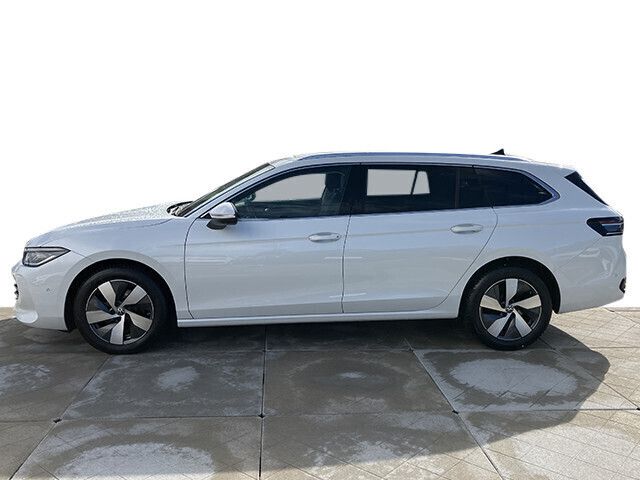 Gebraucht VW Passat Elegance 150 PS (110 kW) 2024 Andere farbe Kombi