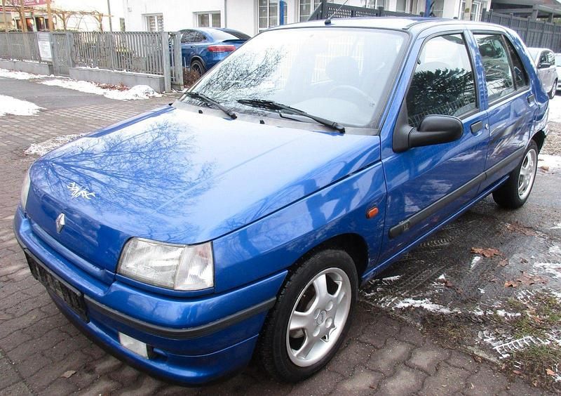 Używany Renault Clio 54 KM (39 kW) 1996 Niebieski Hatchback