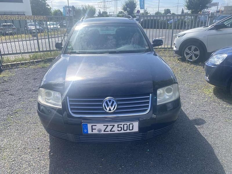 Gebraucht VW Passat Basis 131 PS (96 kW) 2003 Black magic perleffekt Kombi