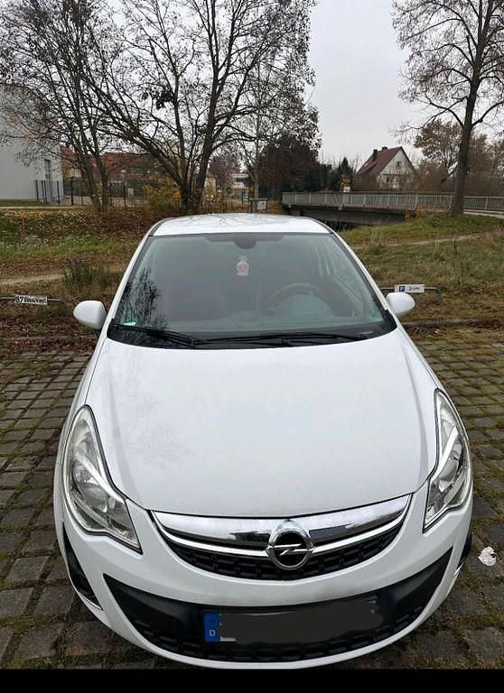 Weiß Gebraucht 2012 Opel Corsa Edition Kleinwagen | 3.250 € (Fairer Preis) - Bild 1/4