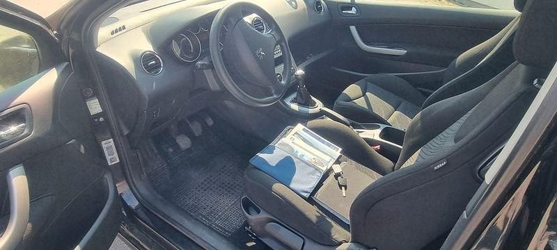 Gebraucht Peugeot 308 Tendance 92 PS (67 kW) 2010 Schwarz Limousine