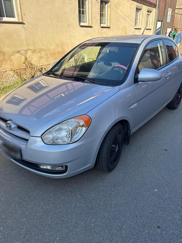 Gebraucht Hyundai Accent 94 PS (69 kW) 2008 Silber Kleinwagen