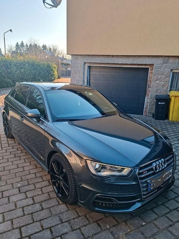 Gebraucht Audi S3 Ambiente 300 PS (220 kW) 2014 Grau Limousine