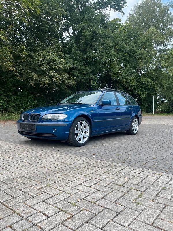 Blau Gebraucht 2002 BMW 318 Kombi | 1.000 € (Guter Preis) - Bild 1/4