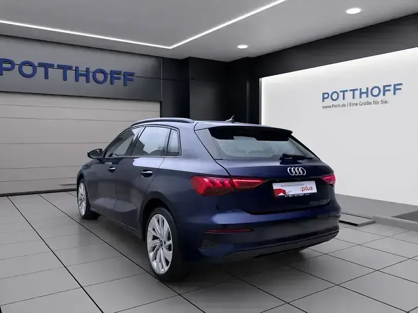 Gebraucht Audi A3 Sportback e-tron Design 204 PS (150 kW) 2021 Navarrablau metallic Kleinwagen