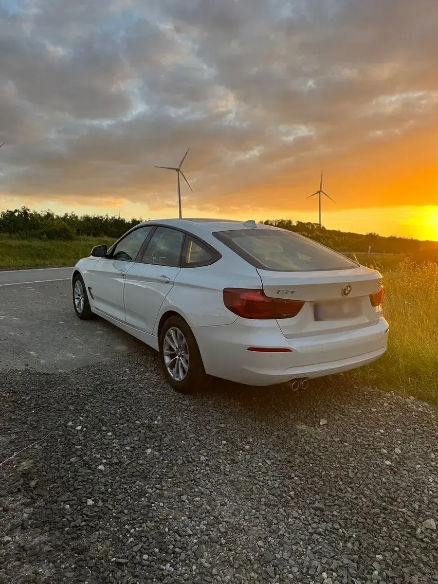 Gebraucht BMW 320 190 PS (139 kW) 2020 Weiß Limousine